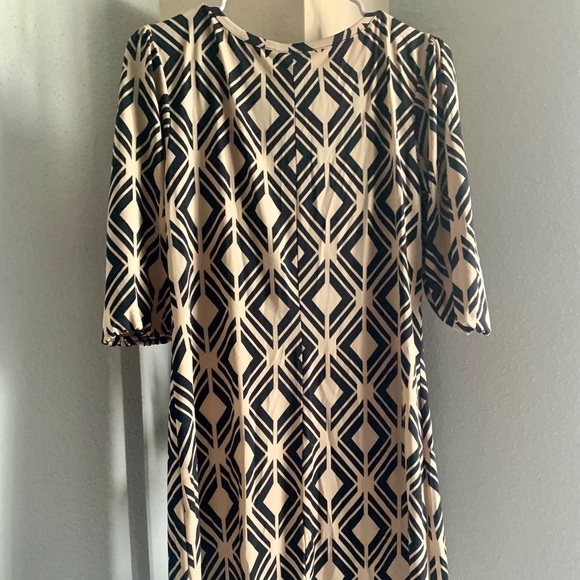 Cute pattern dress! - Picture 2 of 3